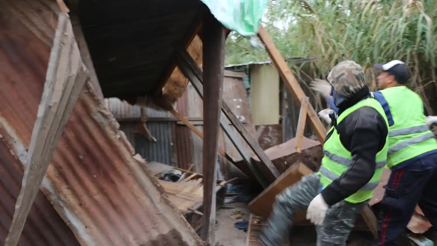 Derrumbaron otro búnker de drogas en Villa Gobernador Gálvez.