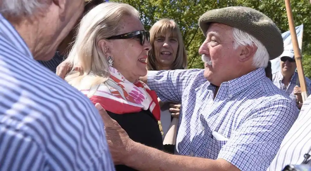 Campo: Apareció Carrió y anunció que continuarán la disminución de retenciones