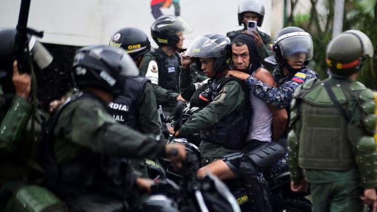 La represión de las protestas post electorales causaron 27 muertos y 2400 detenidos