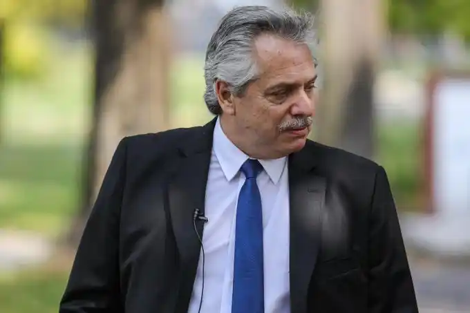 Alberto Fernández desembarca en Moreno