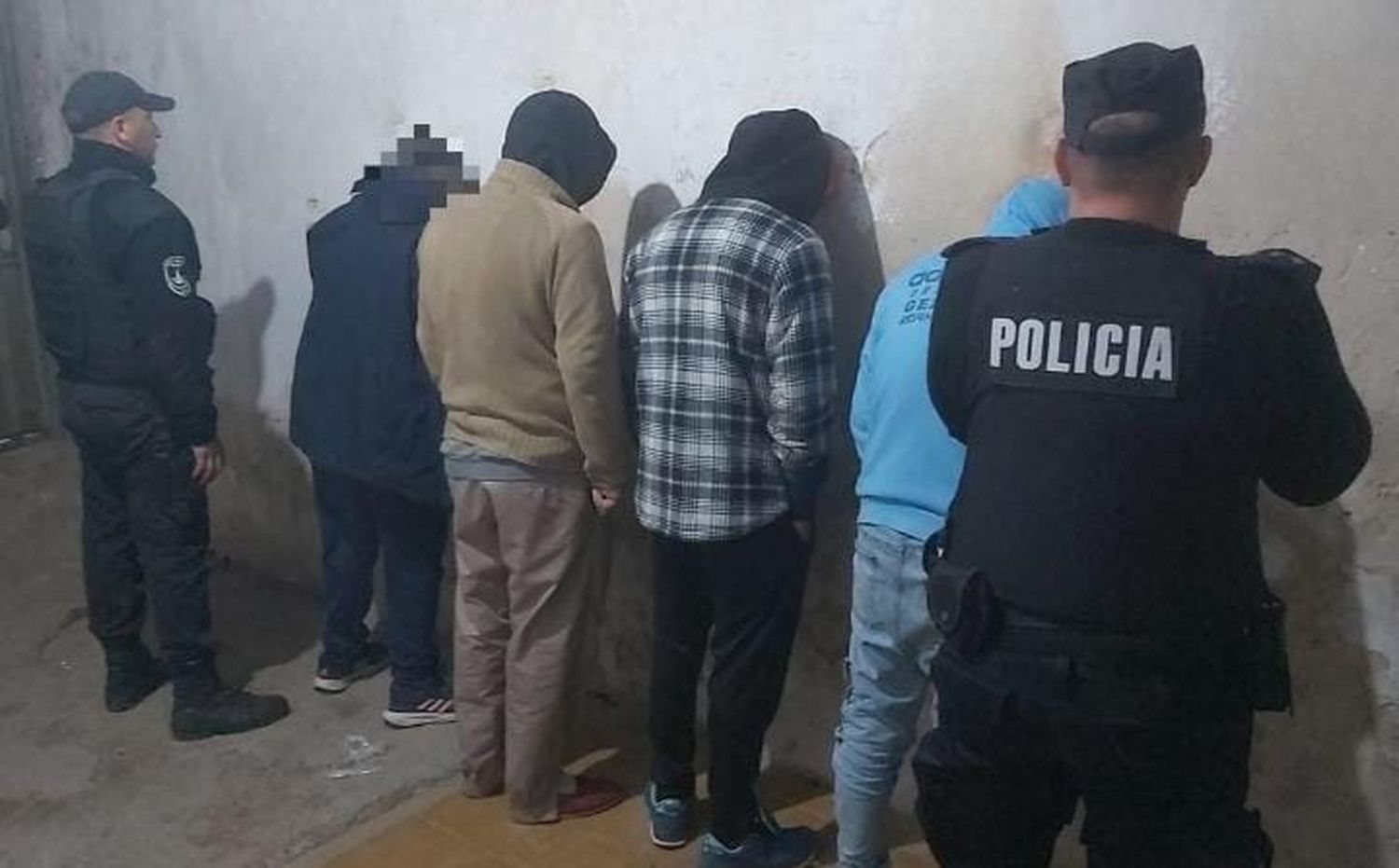 APREHENDIERON A CINCO PERSONAS, RECUPERARON ELEMENTOS ROBADOS Y SECUESTRARON DOS VEHÍCULOS TRAS OPERATIVO CERROJO - 6