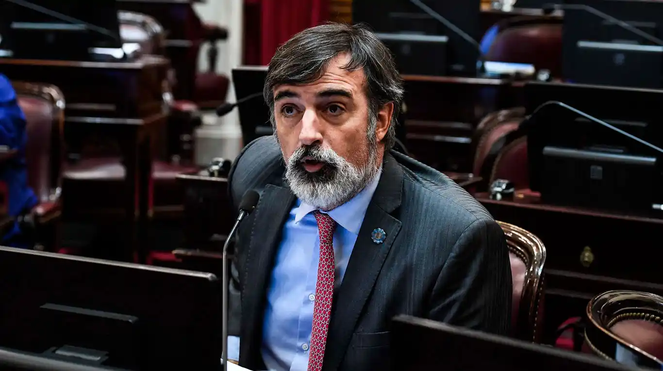 La salud del senador Esteban Bullrich: Fue operado y le colocaron un "botón gástrico"