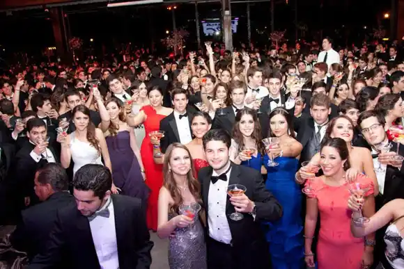 Se acercan las graduaciones: ¿qué opciones eligen los jóvenes?