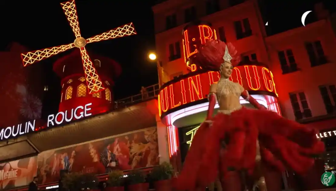 Las aspas del icónico Moulin Rouge volvieron a girar