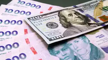 Octubre termina con el dólar oficial en leve alza, el blue a la baja y suba récord en la bolsa