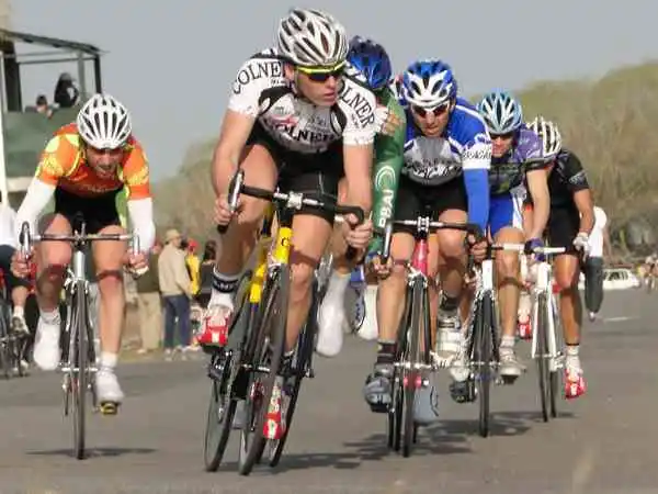 Gran premio "Bicimundo" para cerrar el año de ciclismo en Azul