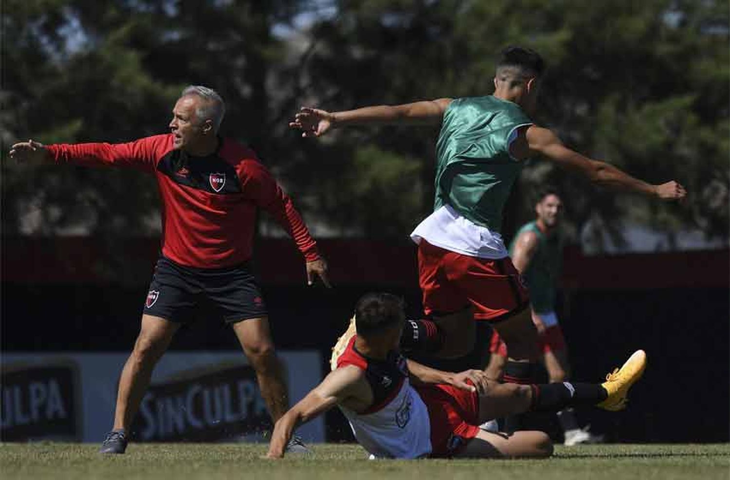 Taffarel realizaría dos variantes en el equipo para visitar a Arsenal