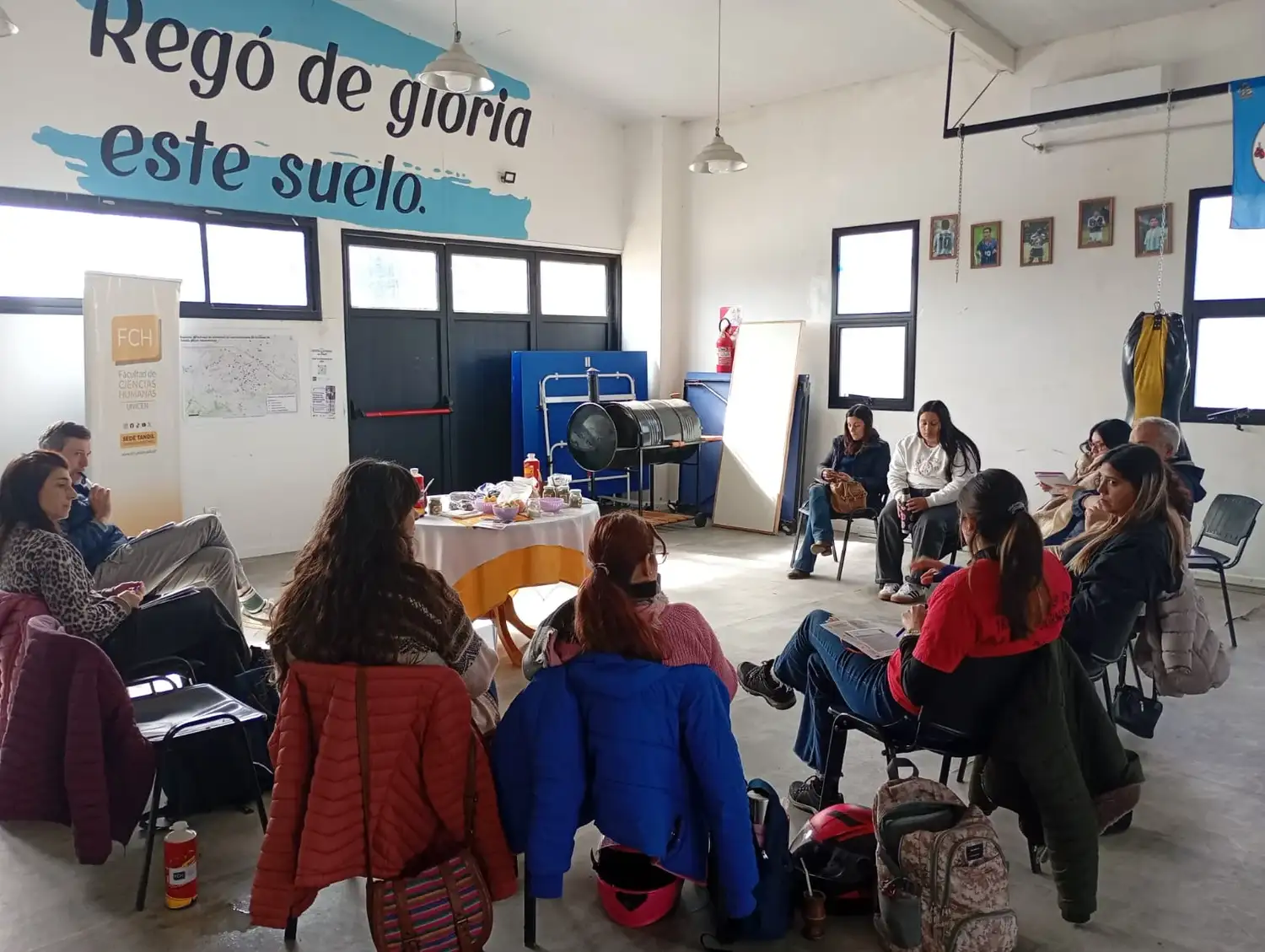"Cada vez más gente se acerca a pedir comida", transmitieron desde la organización de los conversatorios que reunió a comedores, merenderos y otros espacios de asistencia alimentaria.