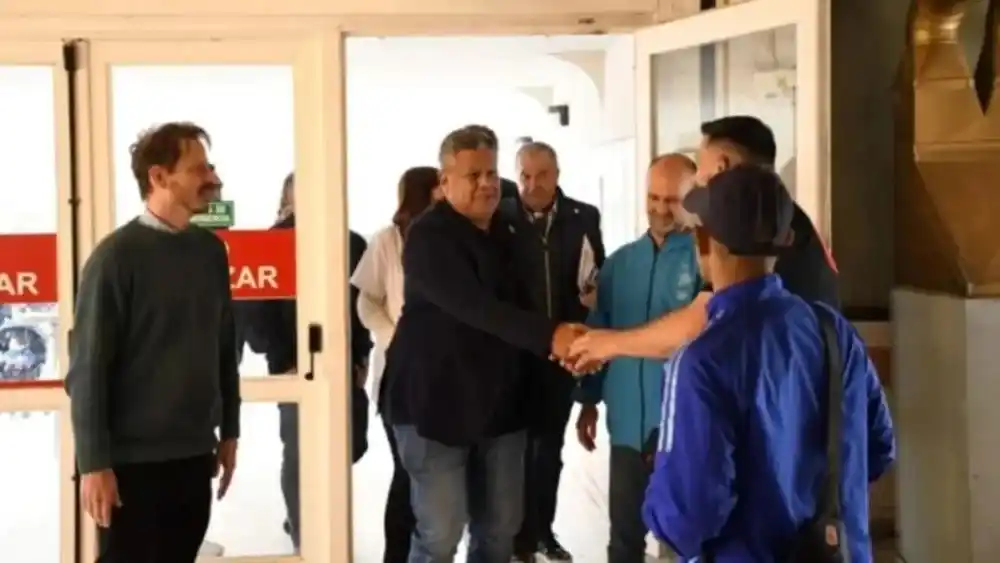 Tapia en ocasión de su visita al Hospital Penna.