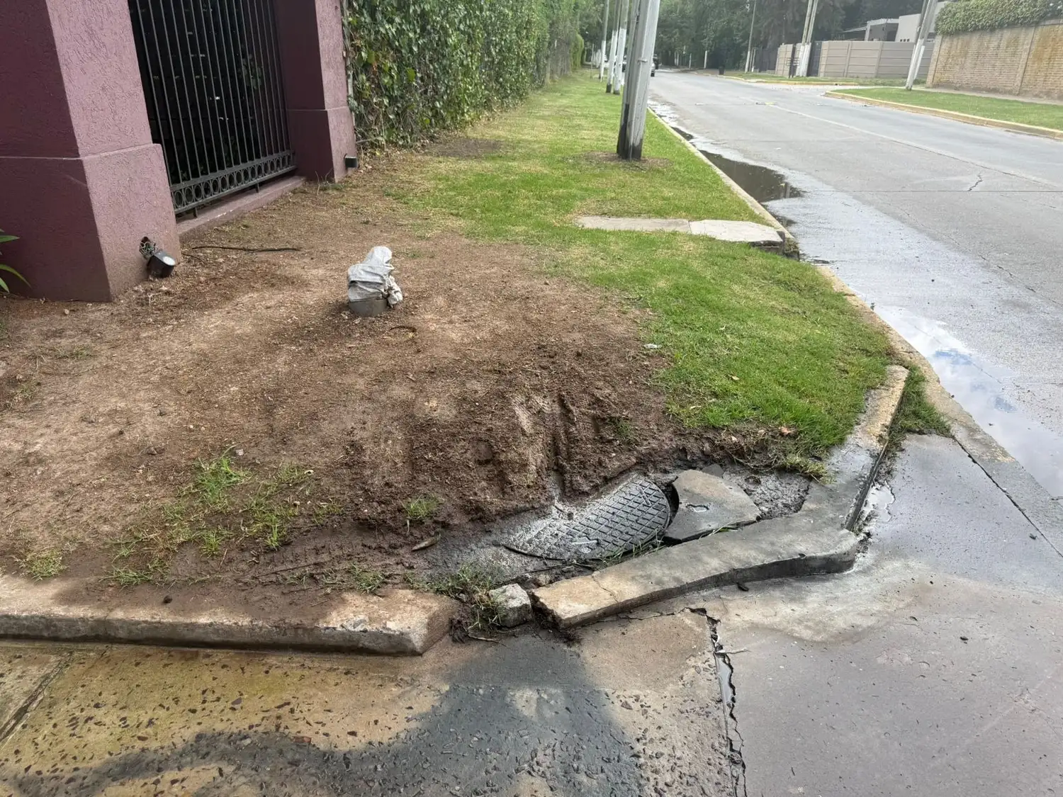 derrame cloacal en calle de pilar