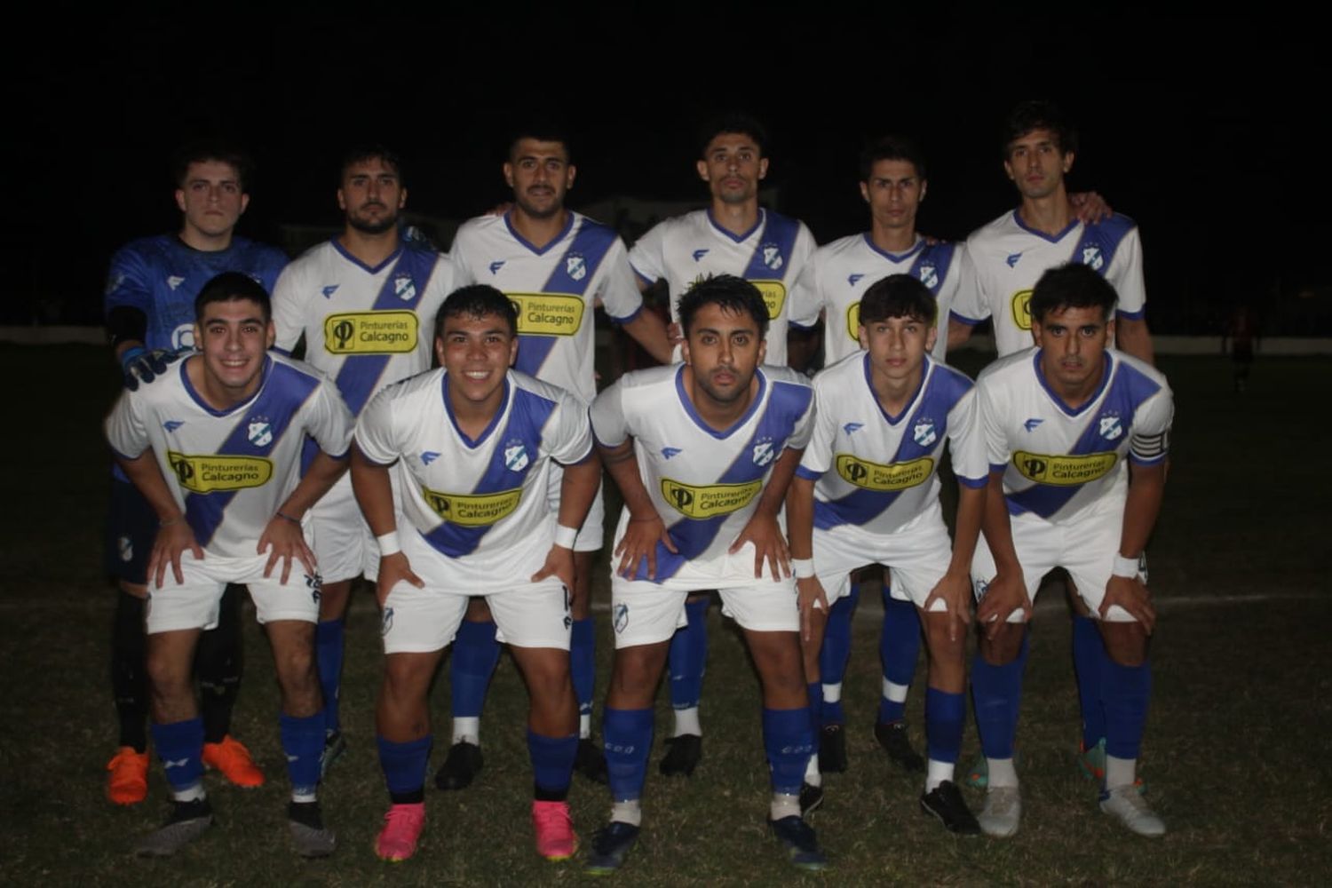 La formación titular que arrancó en la final. Otra copa más se fue para las vitrinas de la institución de J.J. Parachú y Quirós. Los festejos todavía continúan.