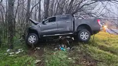 Un conductor se despistó tras perder el control de su camioneta en la Ruta 74