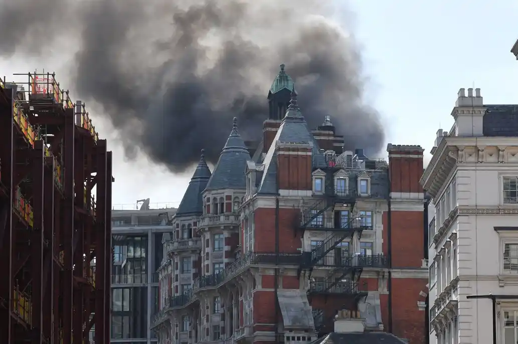 Incendio en un hotel de lujo en Londres
