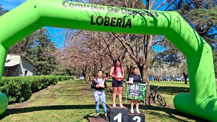 Carrera. Participaron más de 80 corredores de la zona.