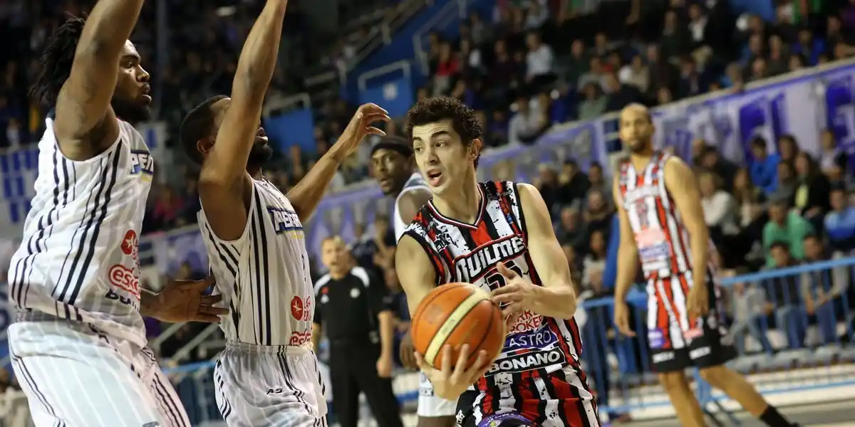 Una ruidosa noche "Tricolor"