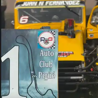 Ganador de la primera final del TC del 40. El '1' y el auto de Pedro Waldbillig de fondo