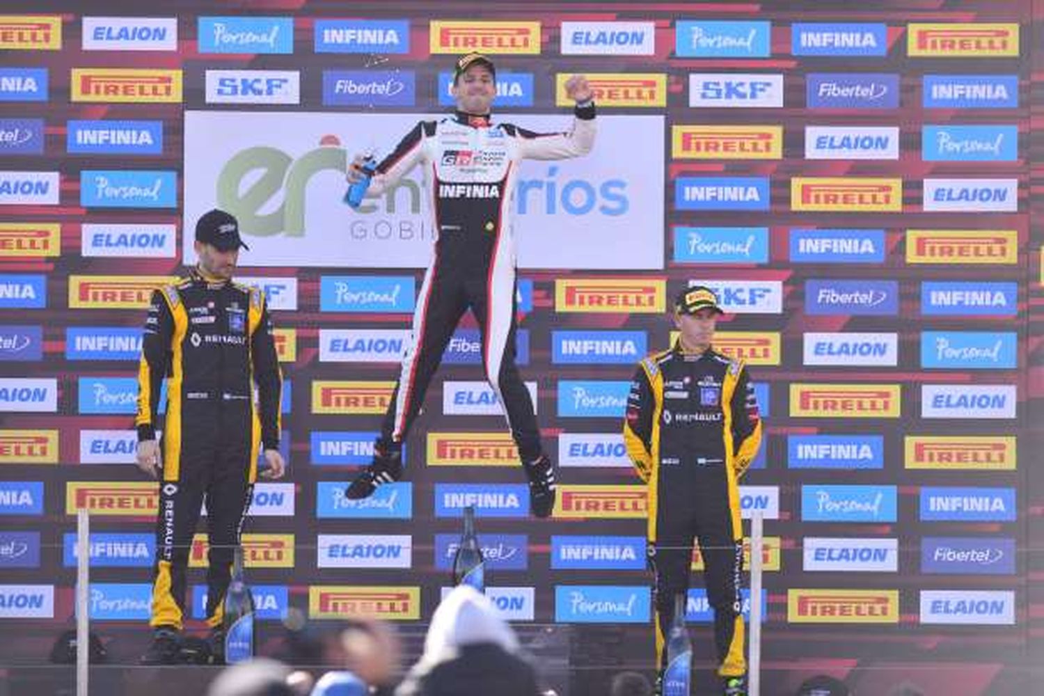 En Paraná, Matías Rossi ganó la mejor carrera del año del Super TC2000