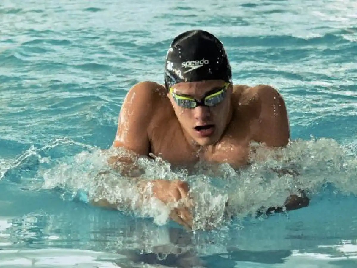 Nicola Rho saltó al agua en Lima