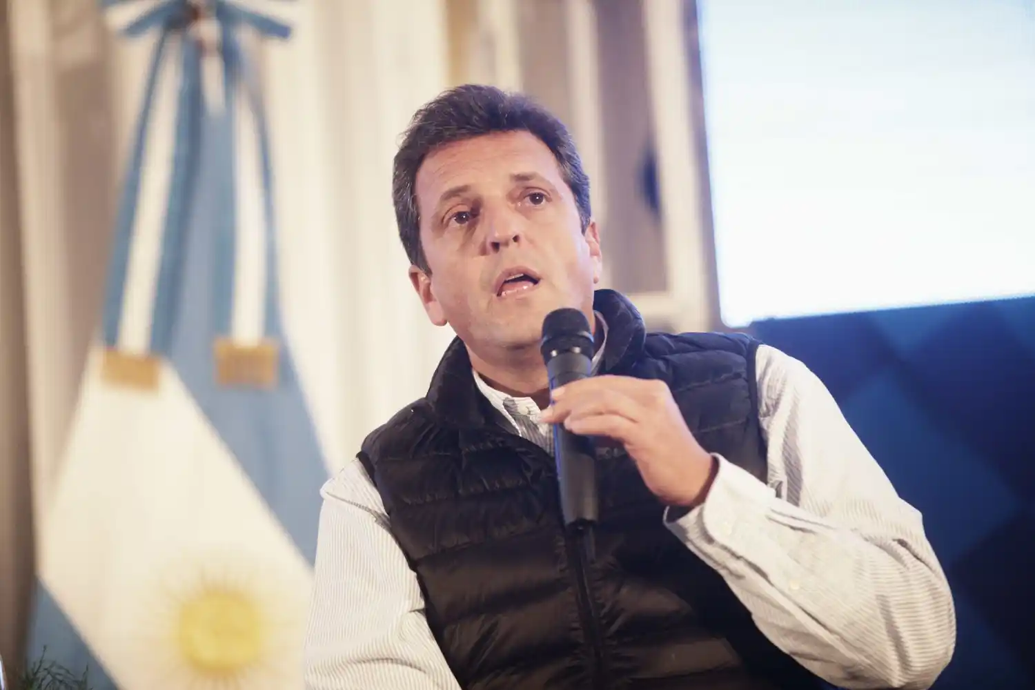 Massa: “La política se hace tirando propuestas, no piedras”