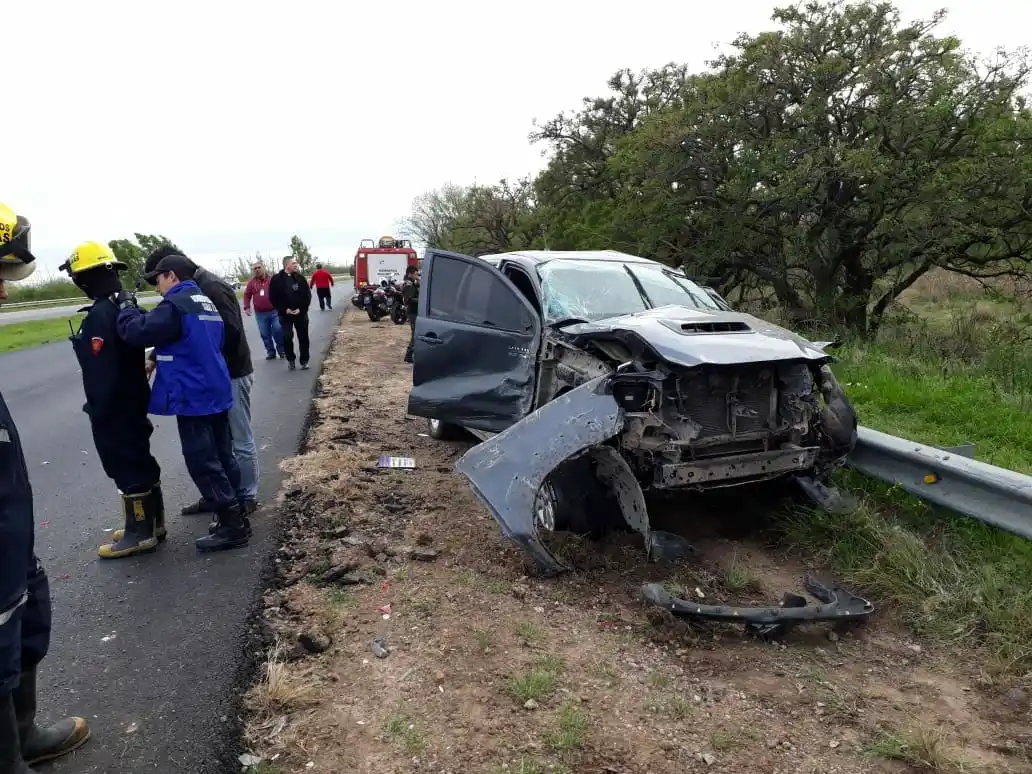Chocaron la cabecera de un puente en Ruta 12: están vivos de milagro