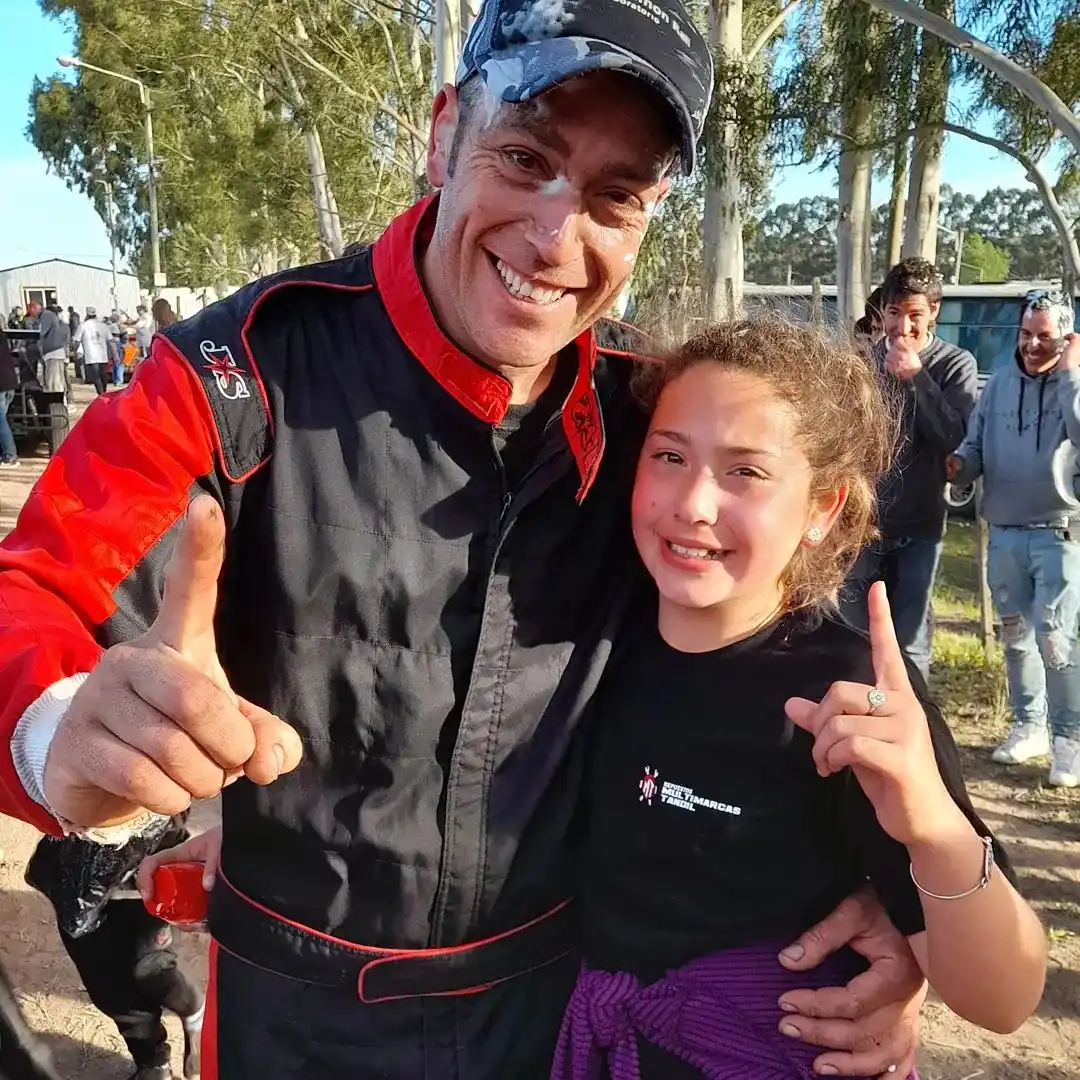 Marcos Moreno y su hija Martina, festejando el bicampeonato.