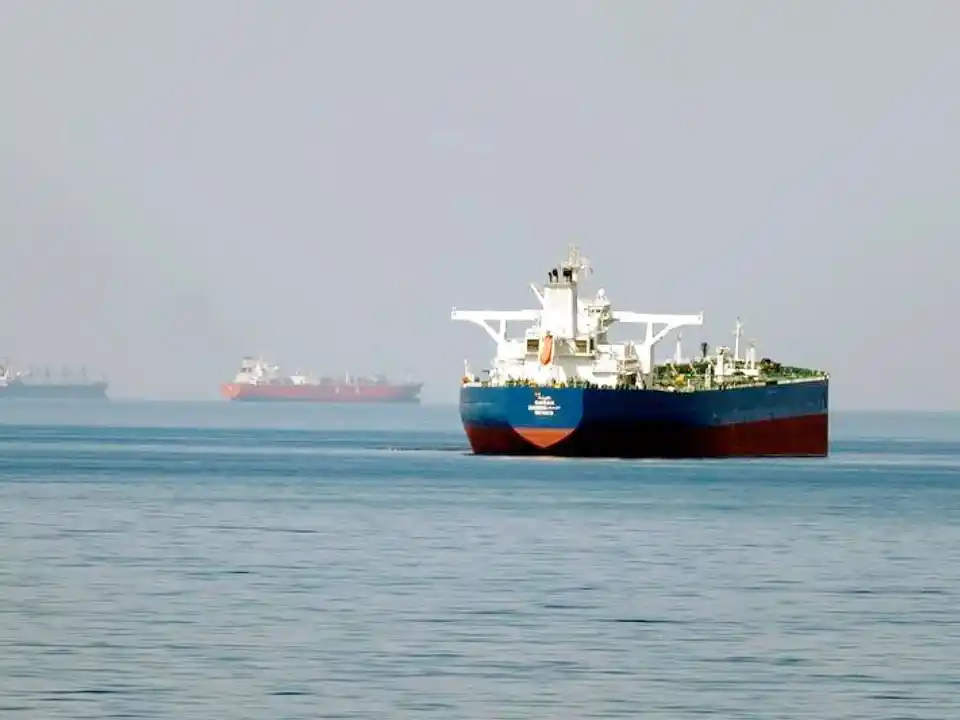 Irán: el paso para buques comerciales por el estrecho de Ormuz está “completamente abierto”