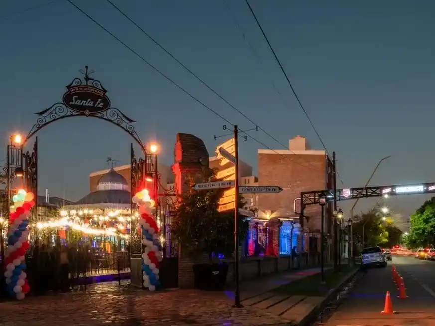 El Cervezoducto de Santa Fe cumple 15 años como ícono del ritual cervecero. Crédito: Cervecería Santa Fe