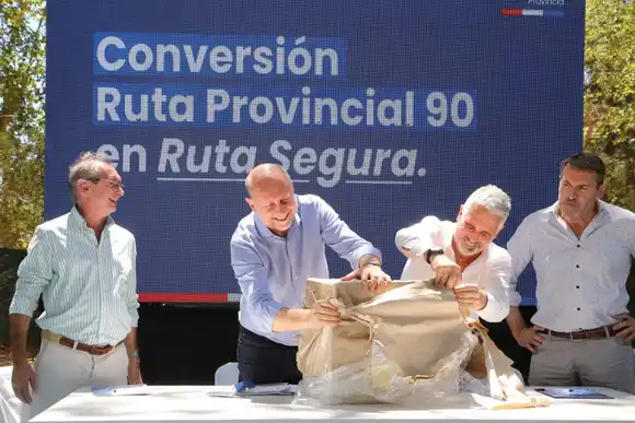 Perotti encabezó la apertura de ofertas para transformar la Ruta Provincial N°90 bajo el concepto de “Ruta Segura”