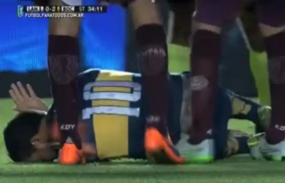 VIDEO: La tremenda patada de Gómez a Tévez