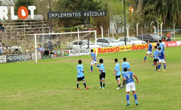 Deportivo Urdinarrain sigue de racha y no se despega de la punta