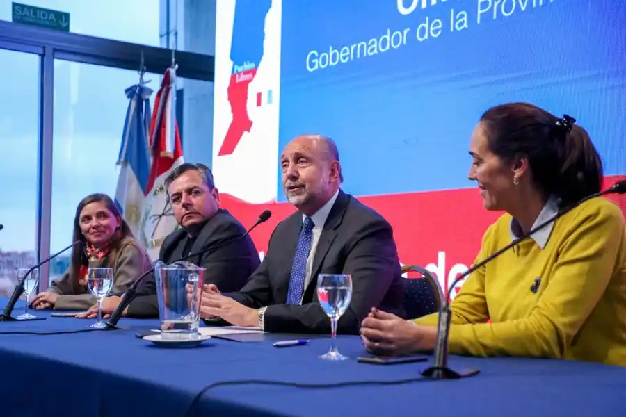 Perotti participó del Foro de intendentes y presidentes comunales de la provincia de Santa Fe