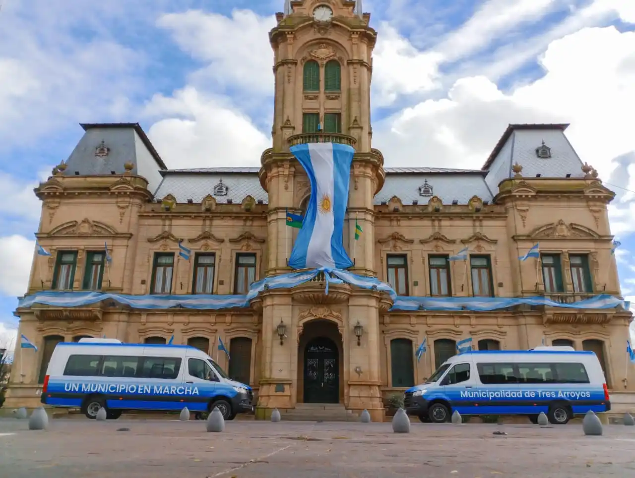 Se realizó la presentación de las combis municipales