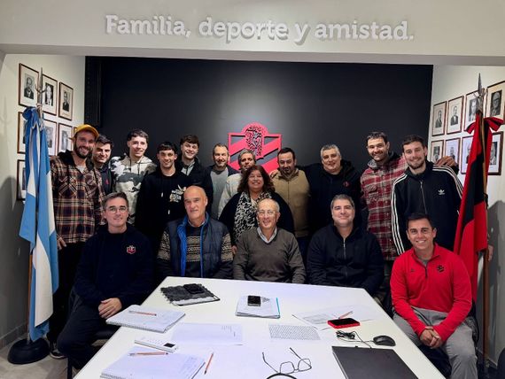 Reconocimiento al plantel de Independiente