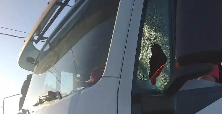 Le dispararon dos veces a un camión cuando circulaba por Ruta 20
