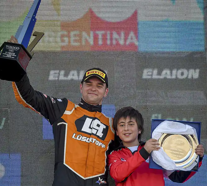 Capurro en el podio del Súper TC2000 en Córdoba