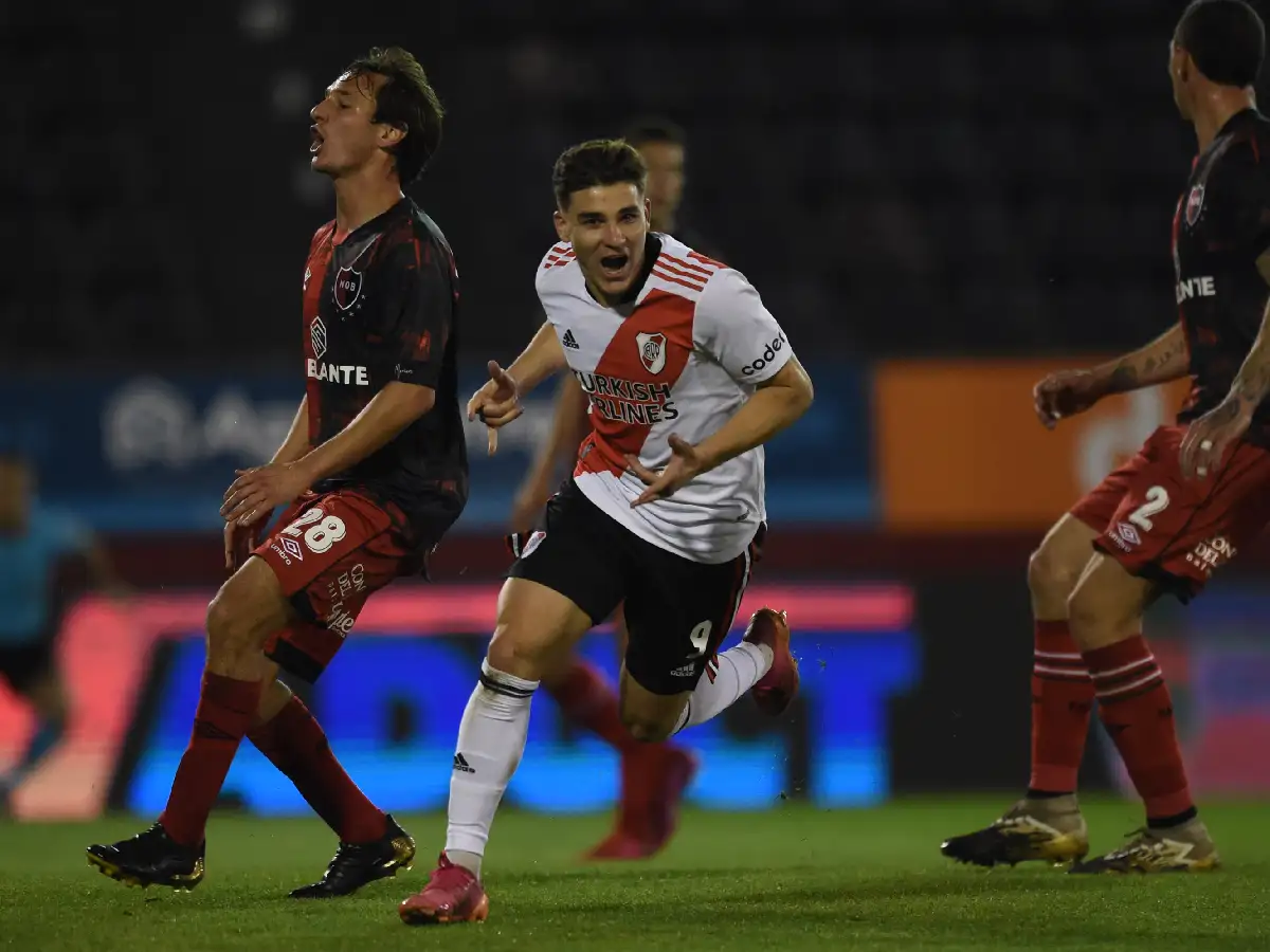 River goleó a Newell's y se acercó a los punteros