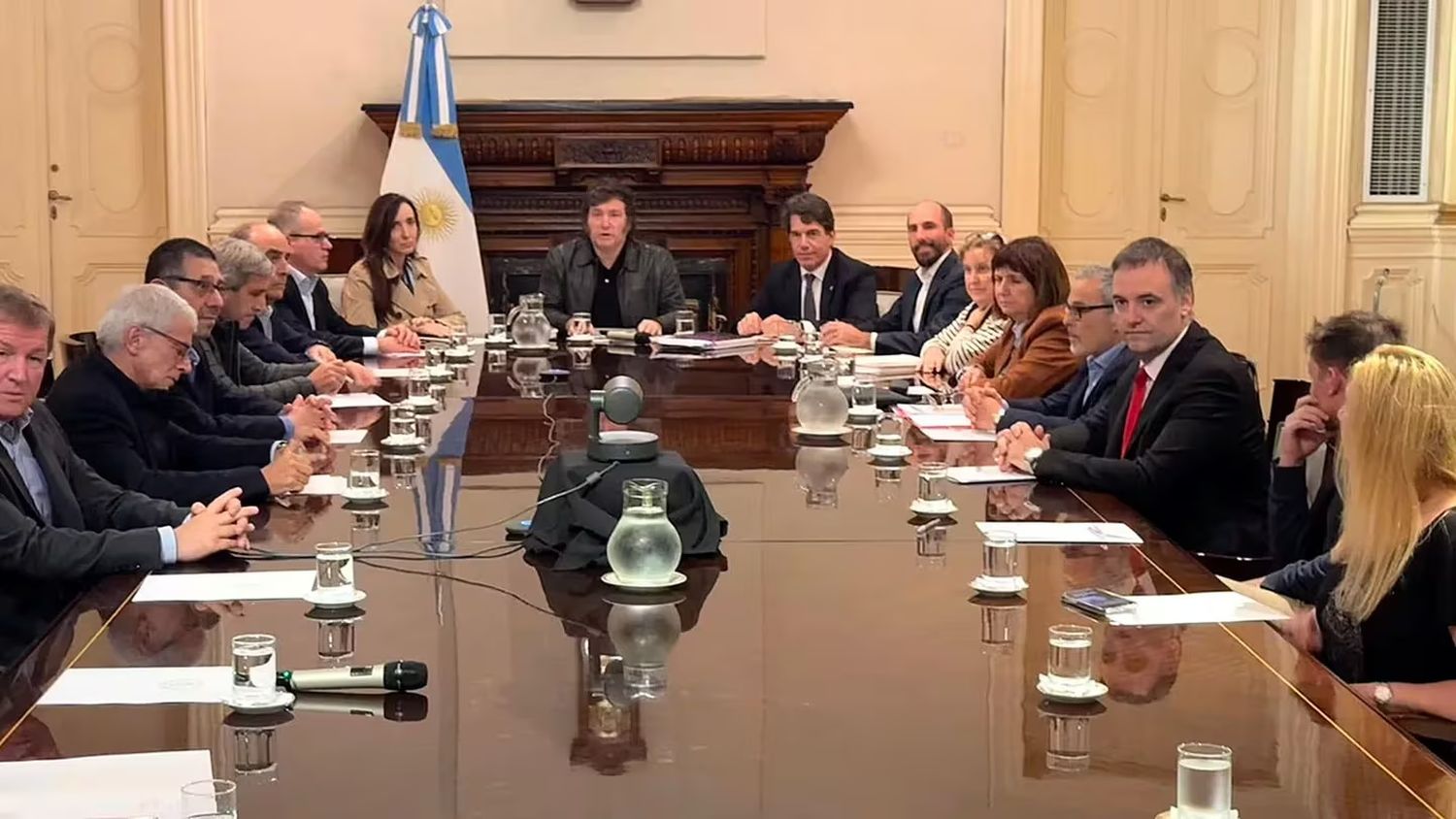 Con cambios en la Jefatura, Cancillería y Economía, modificaron la estructura del Gabinete de Javier Milei