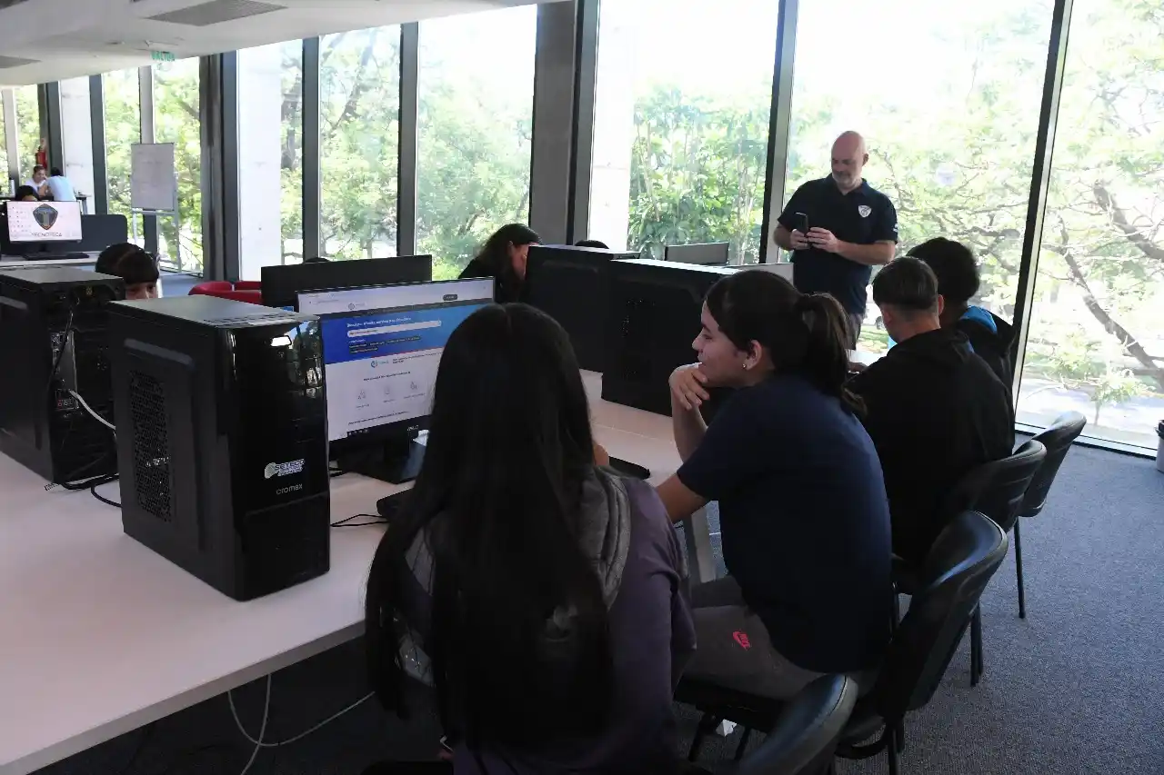 Un grupo de 60 estudiantes participaron del programa.