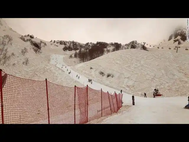 Inusual fenómeno en Europa: cayó nieve naranja