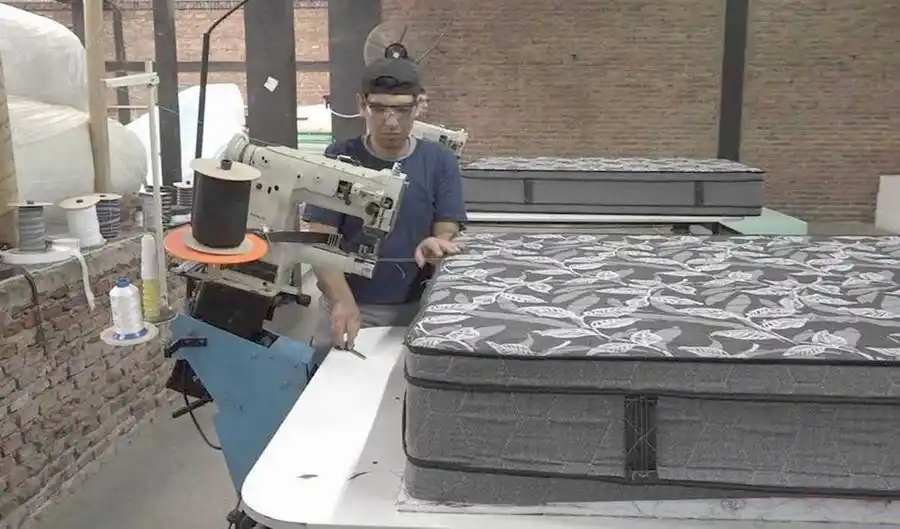 Fábrica de colchones recibió el
financiamiento para comprar máquinas