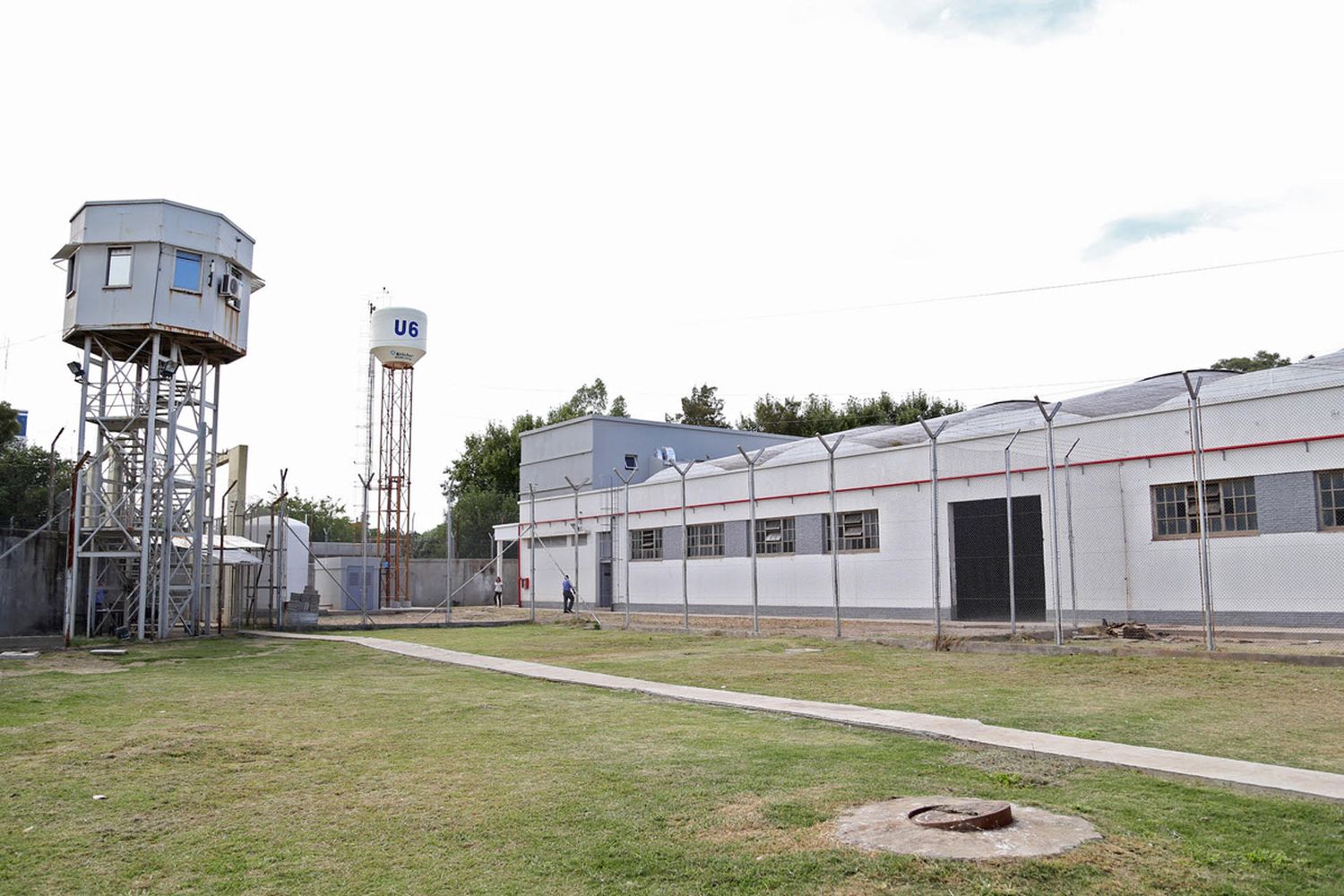 Incendiaron el auto de una penitenciaria y dejaron una amenaza en la Unidad N°6 de Rosario