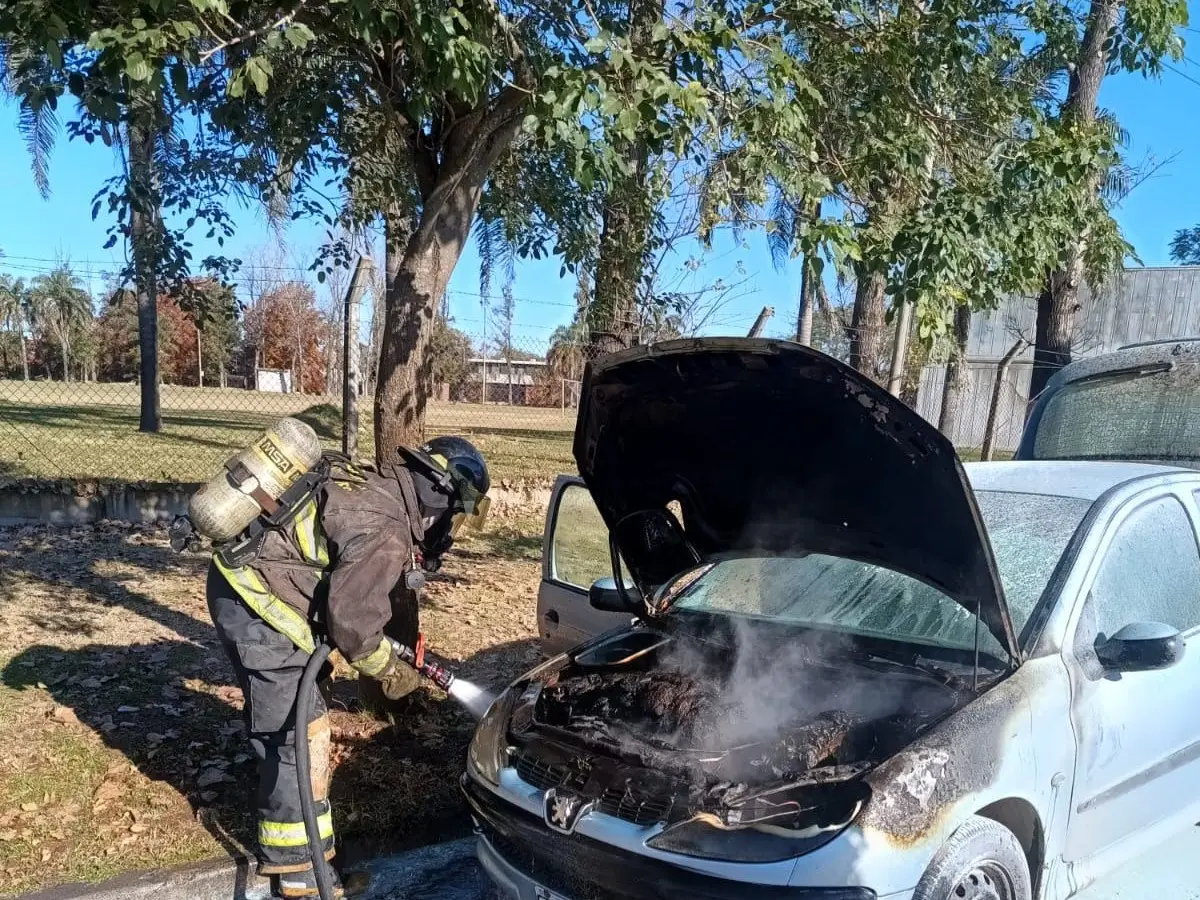 Rafaela: se incendió un automóvil en la zona de Estanislao del Campo y 4 de Enero