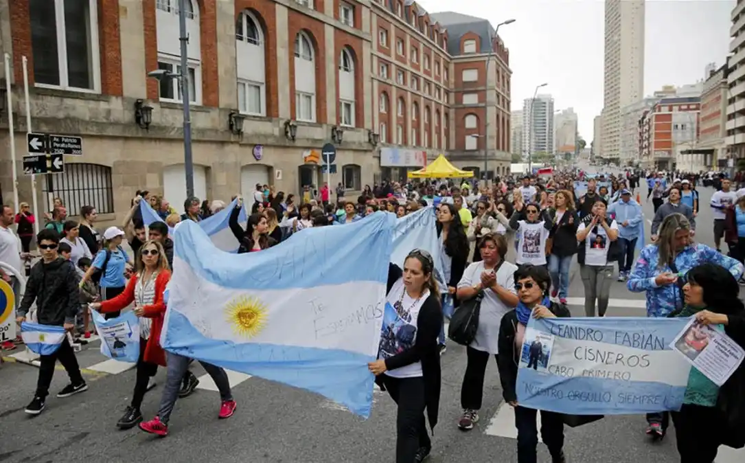 ARA San Juan: Familiares de las víctimas marchan en Mar del Plata a 6 meses de la desaparición