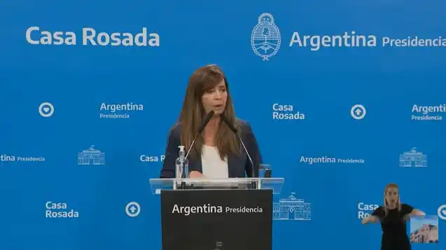Gabriela Cerruti brindó otra conferencia intrascendente y no dio respuestas concretas a las consultas de la prensa