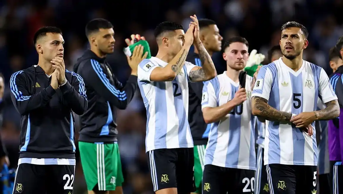 Argentina se sostiene en lo alto. Crédito: Agustin Marcarian/Reuters