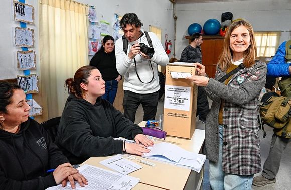 Elecciones bonaerenses: "Es alentador saber que venimos a votar, cuando la estamos pasando mal", dijo Raverta