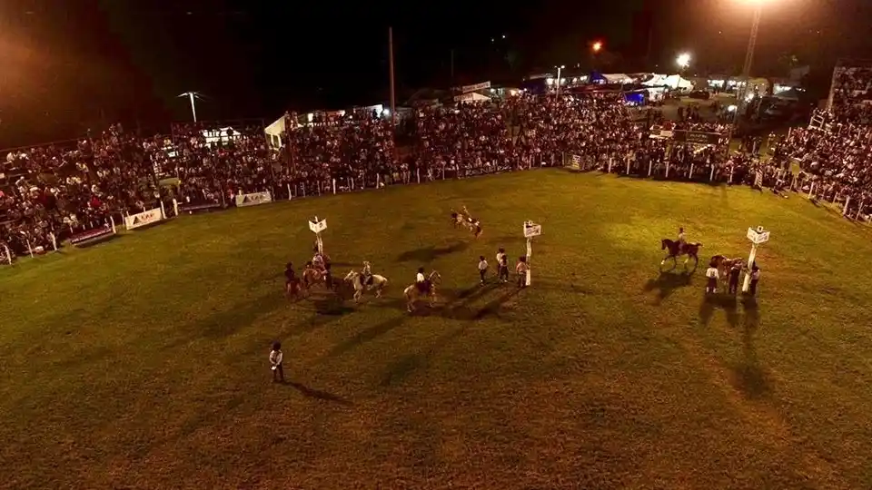 Ganadores de las primeras rondas de jineteada