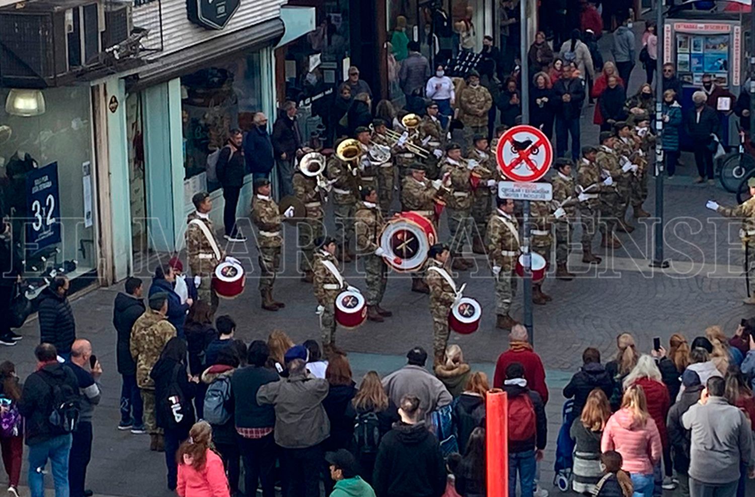 Sorpresa en la Peatonal: el Ejército brindó un espectáculo en pleno centro