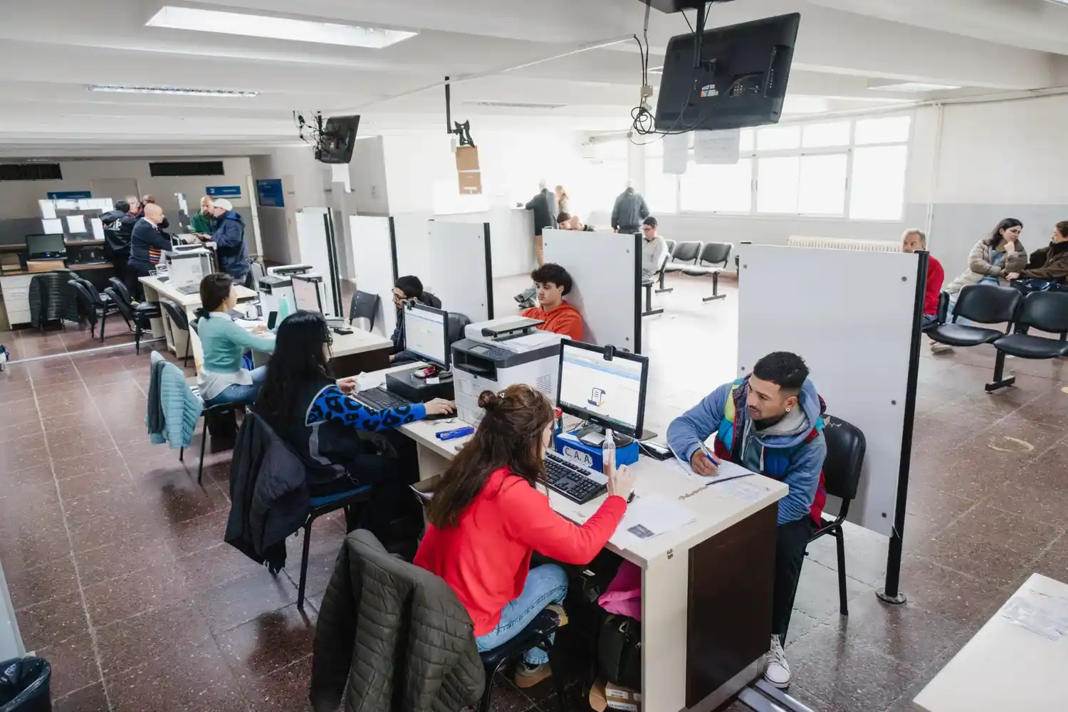 La modificación central establece que las licencias profesionales se clasificarán de acuerdo con el alcance geográfico del trabajo.