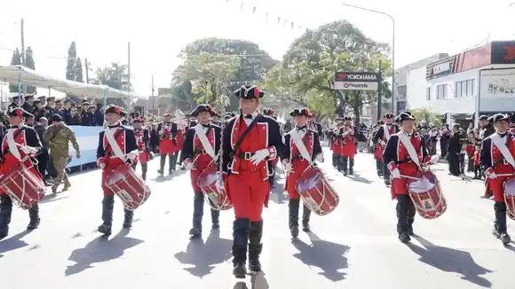 Acto central y desfile cívico-militar por el 9 de Julio